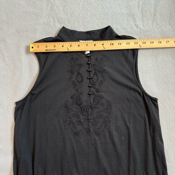 Charter Club Sleeveless Top with Embroidery in Front. Size M - Picture 7 of 8